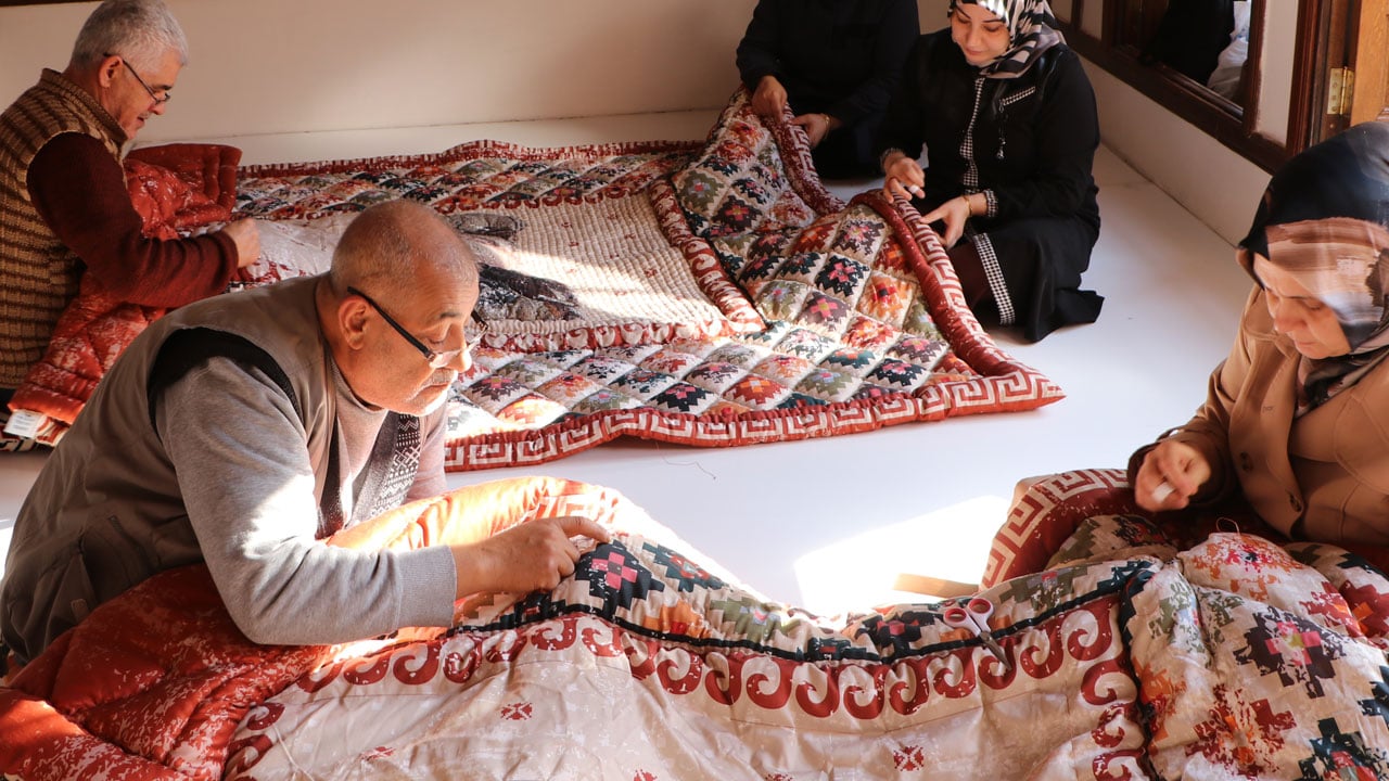 Foto - Unutulan zanaat modernleşti! Yorgan değil her biri sanat eseri
