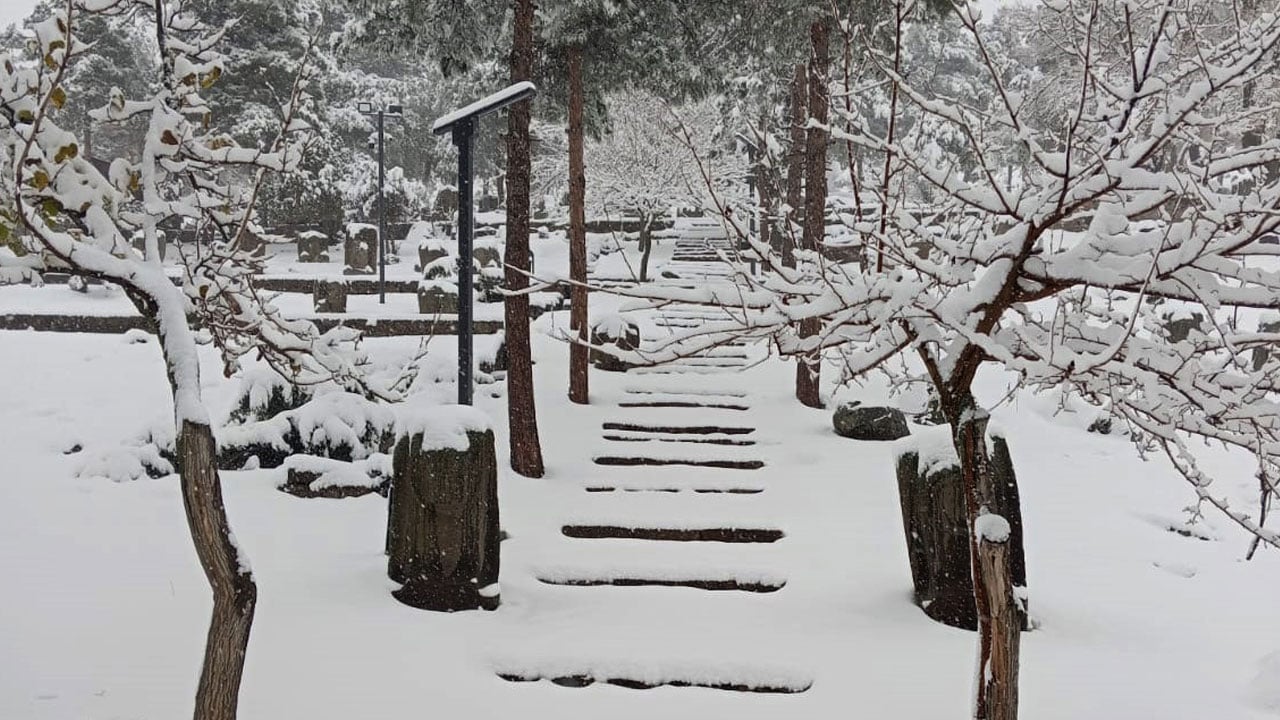 Foto - Unutulmaz bir manzara! 3 bin yıllık heykeller kar altında