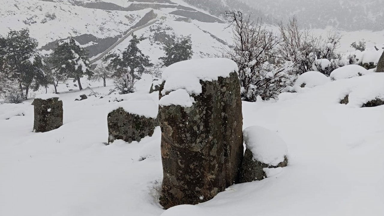 Foto - Unutulmaz bir manzara! 3 bin yıllık heykeller kar altında