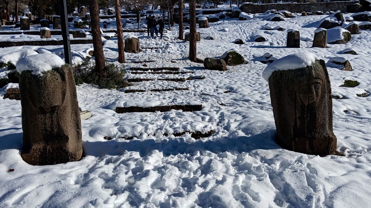 Foto - Unutulmaz bir manzara! 3 bin yıllık heykeller kar altında