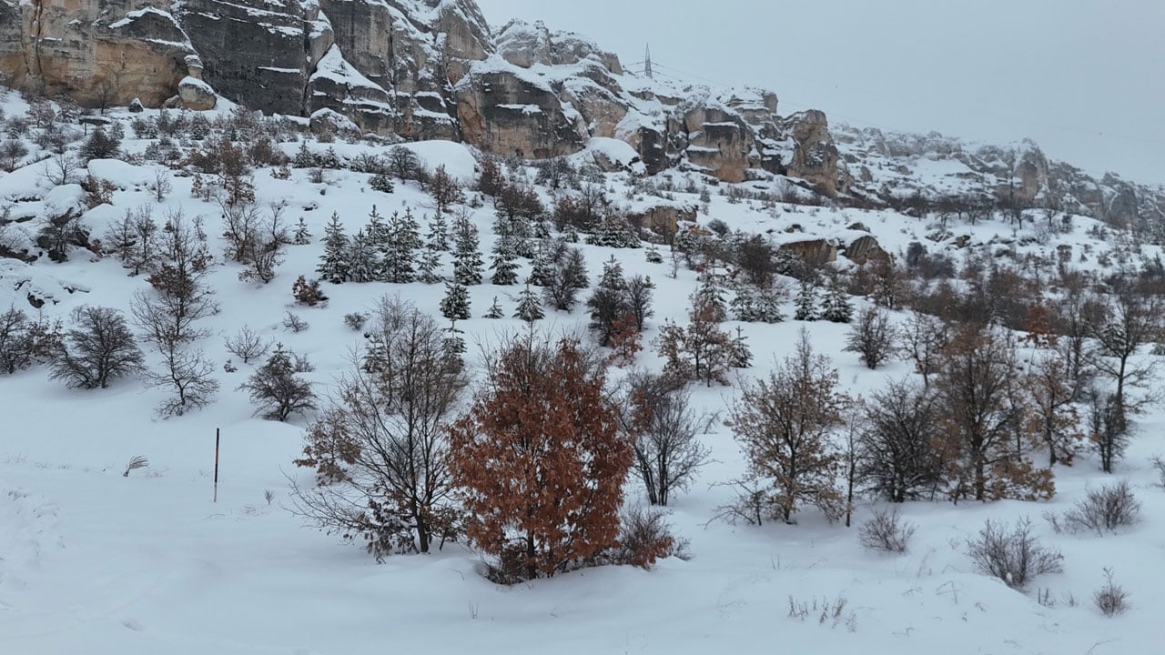 Foto - Unutulmaz manzara! 65 milyon yıllık vadide kar büyüsü