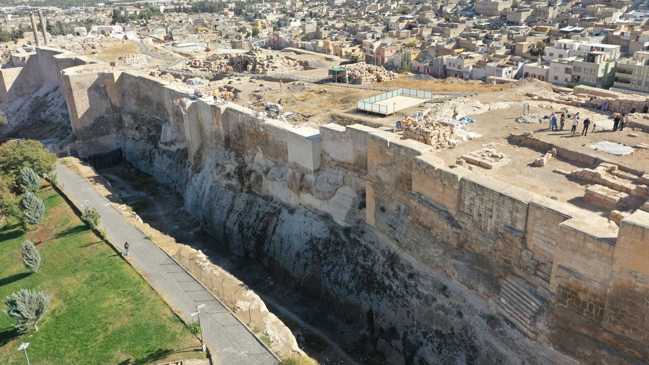 Foto - Urfa Kalesi’nde gizli tarih! 1500 yıllık mozaik sırlarıyla ortaya çıktı