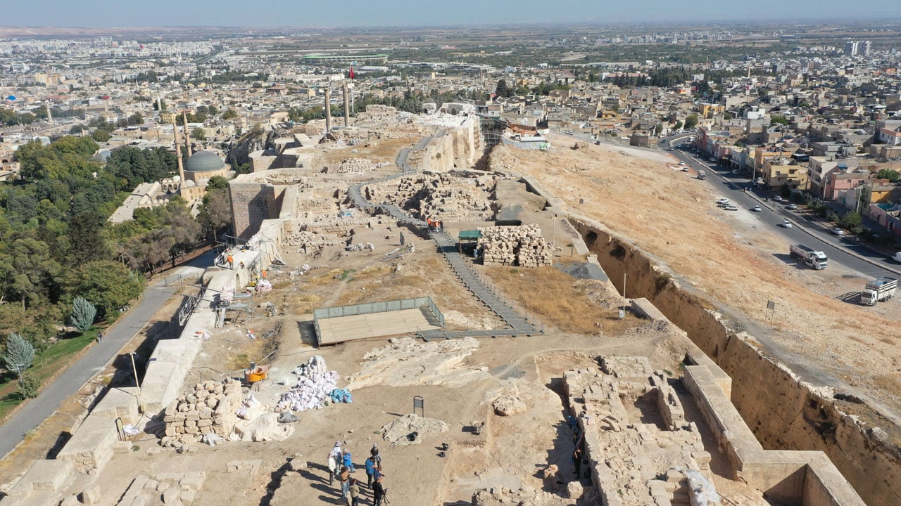 Foto - Urfa Kalesi’nde gizli tarih! 1500 yıllık mozaik sırlarıyla ortaya çıktı