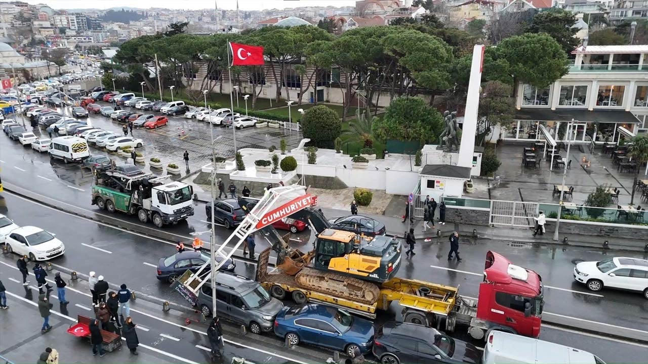 Foto - Üsküdar'da ortalık savaş alanına döndü