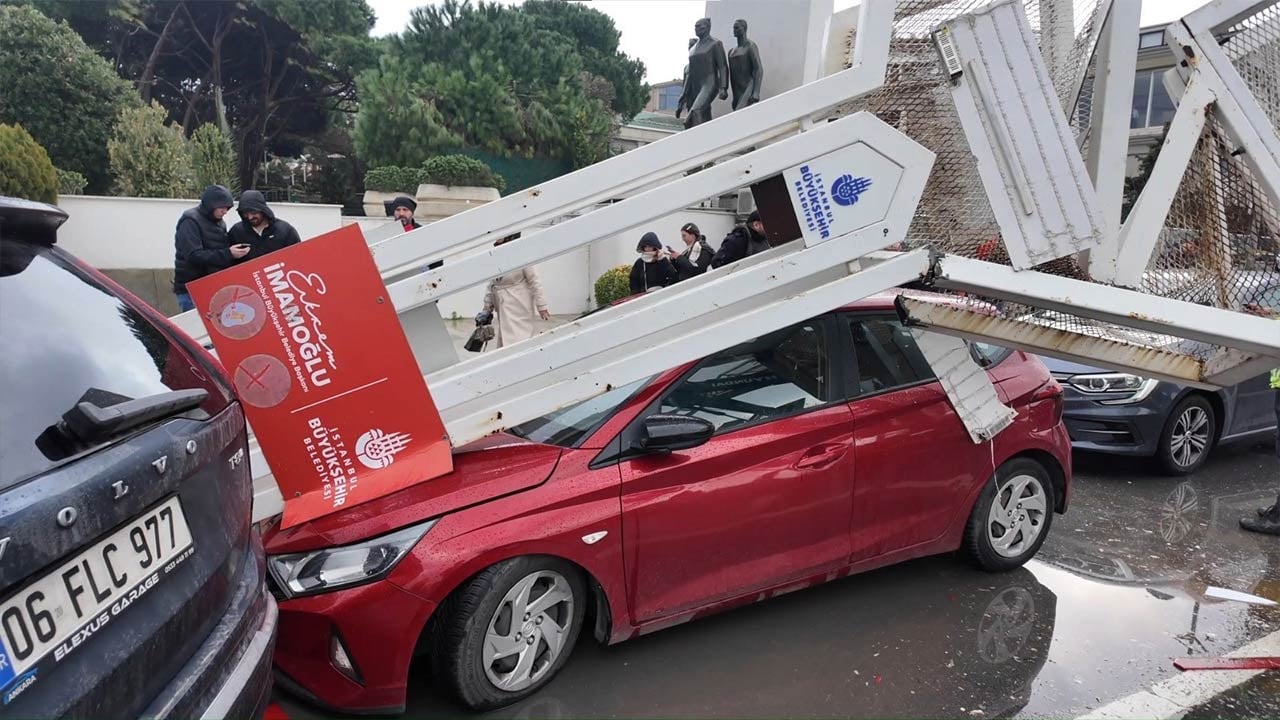 Foto - Üsküdar'da ortalık savaş alanına döndü