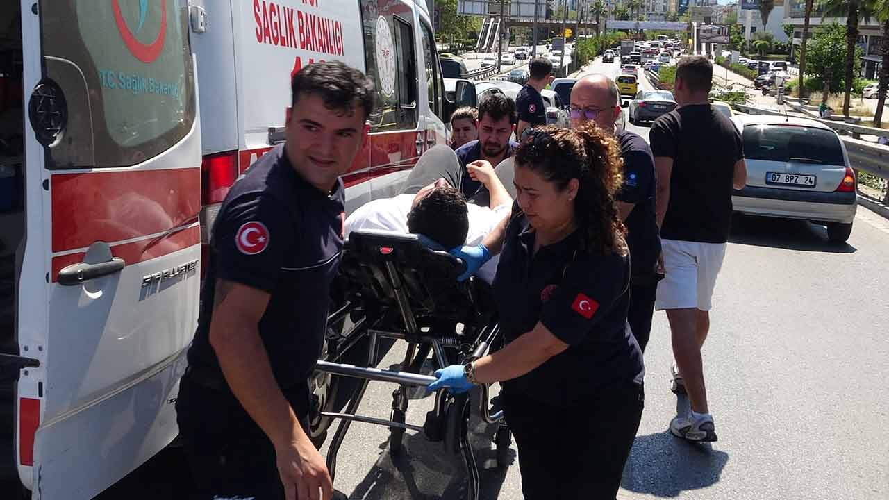 Foto - Üst geçitte zincirleme kaza! 'Kaçla geliyordu bilmiyorum'