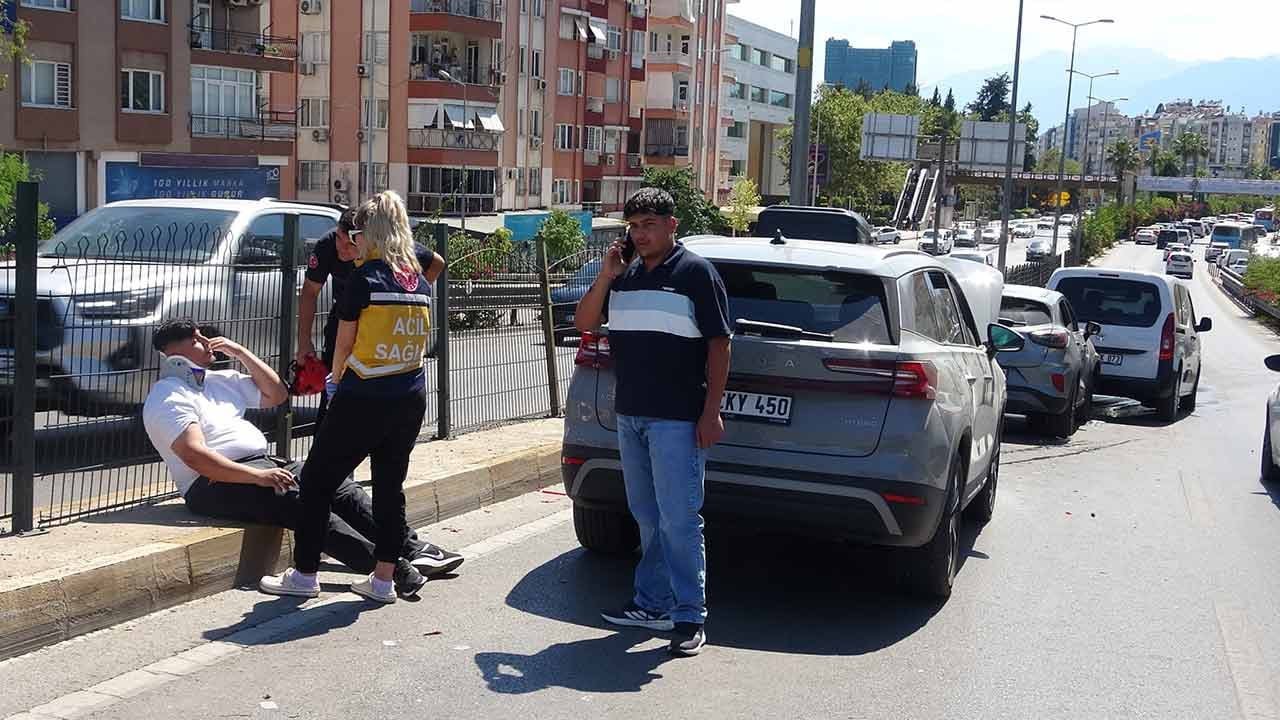 Foto - Üst geçitte zincirleme kaza! 'Kaçla geliyordu bilmiyorum'