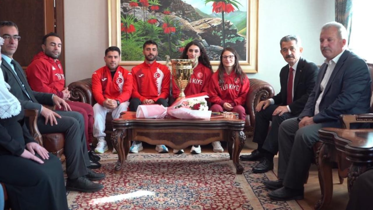 Foto - Üst üste Avrupa Şampiyonu oldu! Altın madalyalı boksöre görkemli karşılama