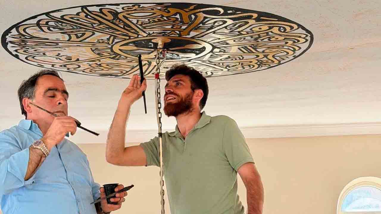 Foto - Ustalar ve imam el ele verdi: Köy camisi sanat eserine dönüştü!