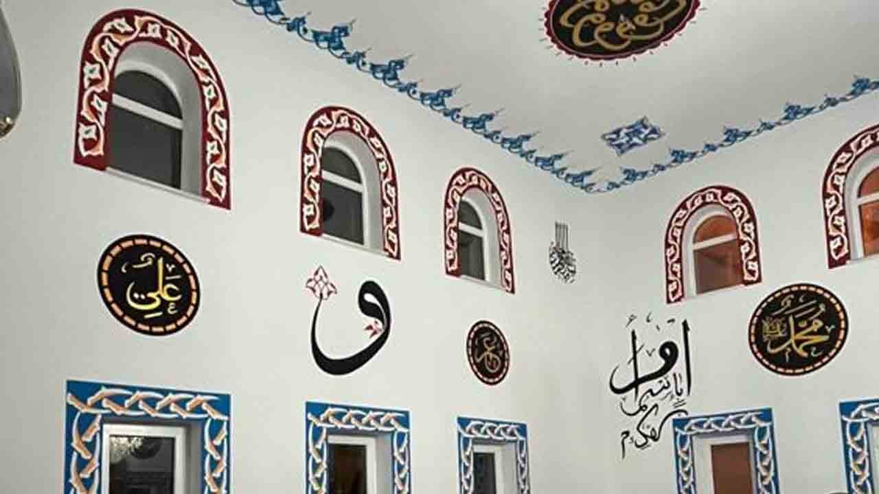 Ustalar ve imam el ele verdi: Köy camisi sanat eserine dönüştü!