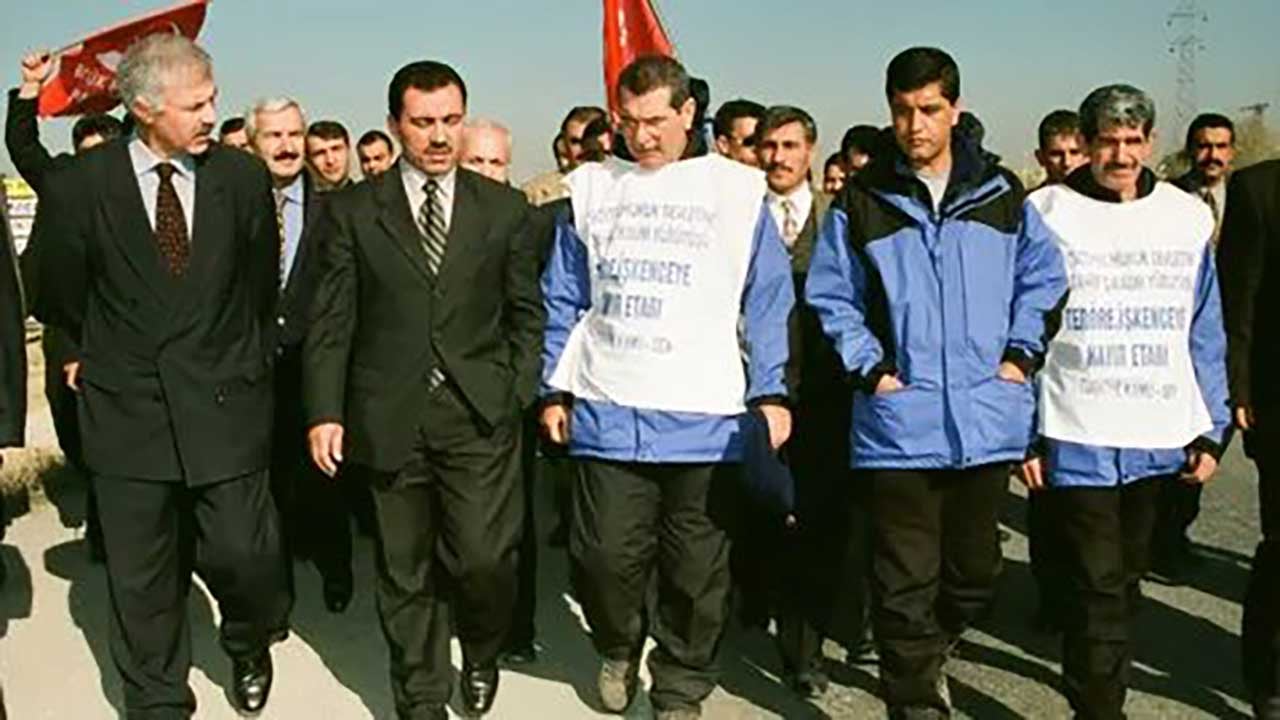 Foto - Üşüyoruz Koca Reis! Şehadetinin 17. yılında Muhsin Yazıcıoğlu dualarla anılıyor!