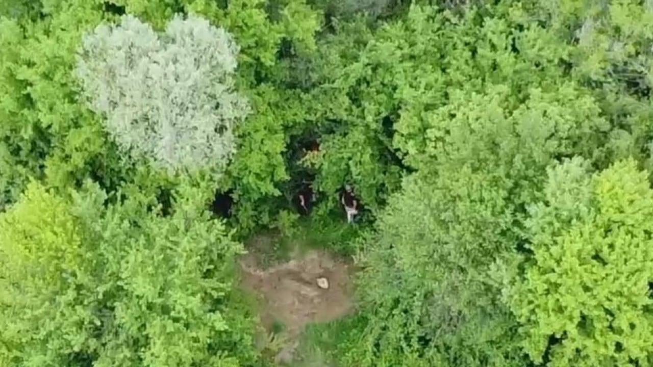 Foto - Uyanık muhtar dronla defineci yakaladı