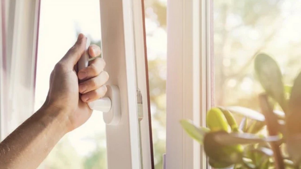 Foto - Uyanır uyanmaz... Evi havalandırırken bu hatayı yapmayın: Dışarıdaki tüm kir içeri giriyor