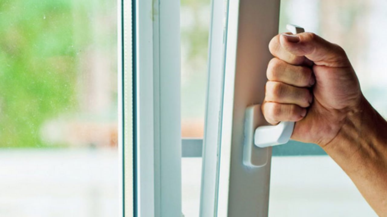 Foto - Uyanır uyanmaz... Evi havalandırırken bu hatayı yapmayın: Dışarıdaki tüm kir içeri giriyor