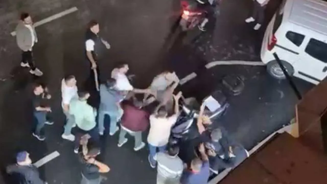 Foto - Uyarı sonrası ortalık karıştı: Zabıta ile esnaf sokak ortasında birbirine girdi!