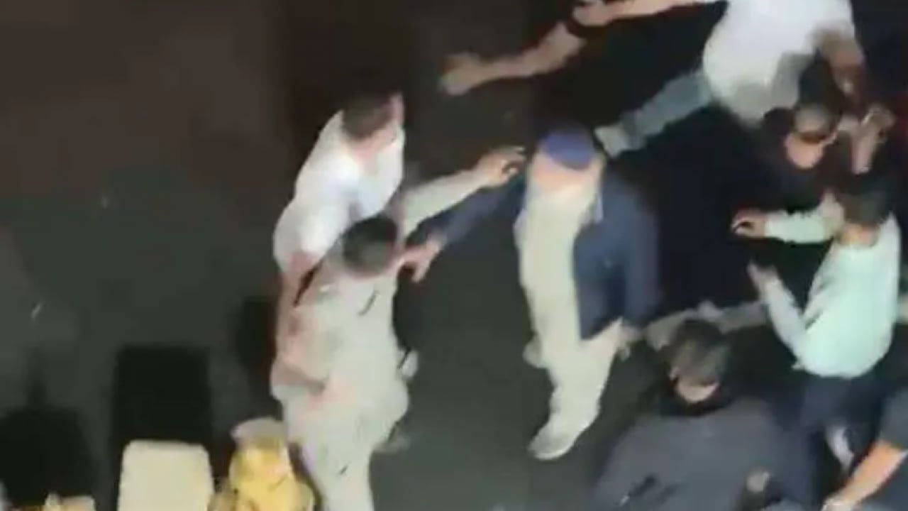 Foto - Uyarı sonrası ortalık karıştı: Zabıta ile esnaf sokak ortasında birbirine girdi!