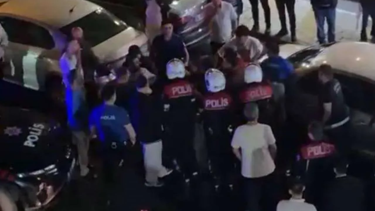 Foto - Uyarı sonrası ortalık karıştı: Zabıta ile esnaf sokak ortasında birbirine girdi!