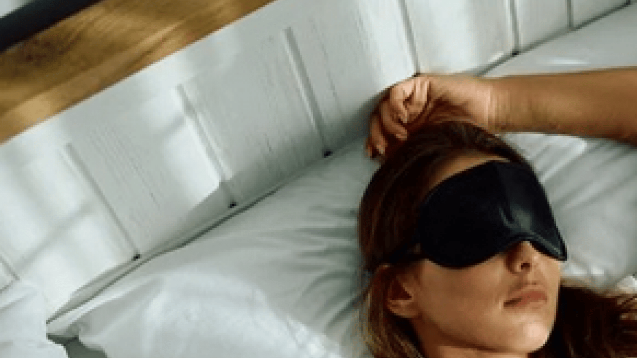 Uyku trendi ağız bandı bakın nasıl, etkisi şaşırtıyor!