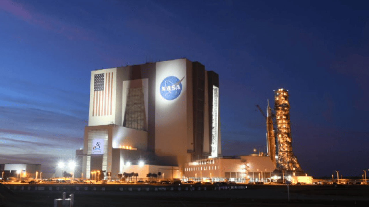 Uzayda yeni perde, devlerin savaşı kızışıyor: Artemis II ile Ay’da gövde gösterisi!