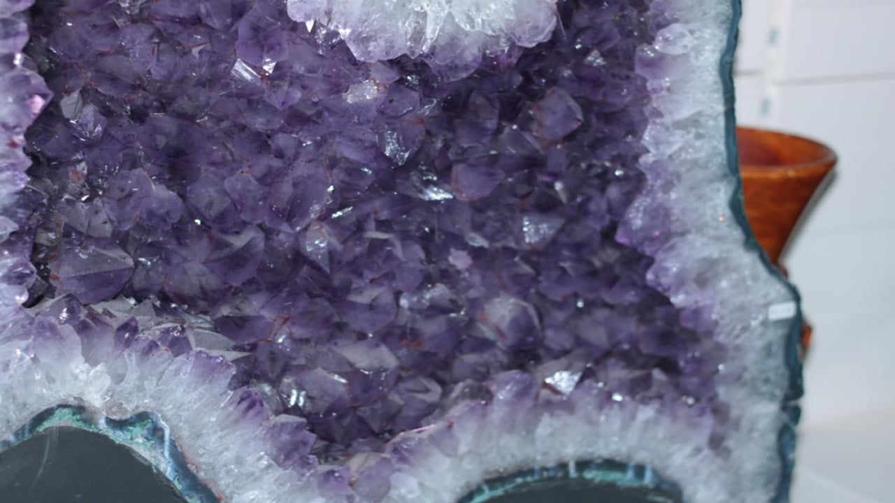 Foto - Üzerine basılıp geçilen o taş, aslında bir servetmiş! İçini açınca gözlerine inanamadılar