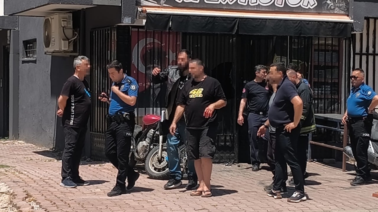 Foto - Üzerine benzin döktü, kendini dükkana kilitledi! 'Ben söz verdim mi tutarım'
