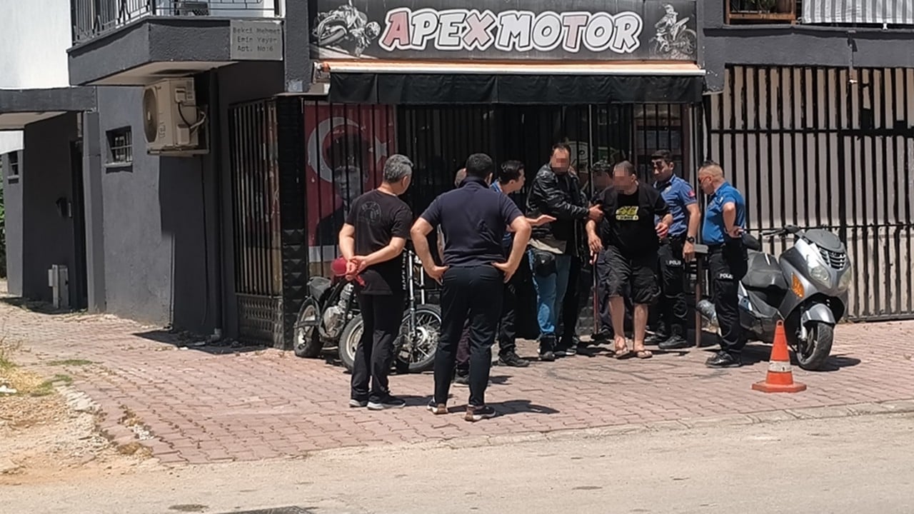 Üzerine benzin döktü, kendini dükkana kilitledi! 'Ben söz verdim mi tutarım'