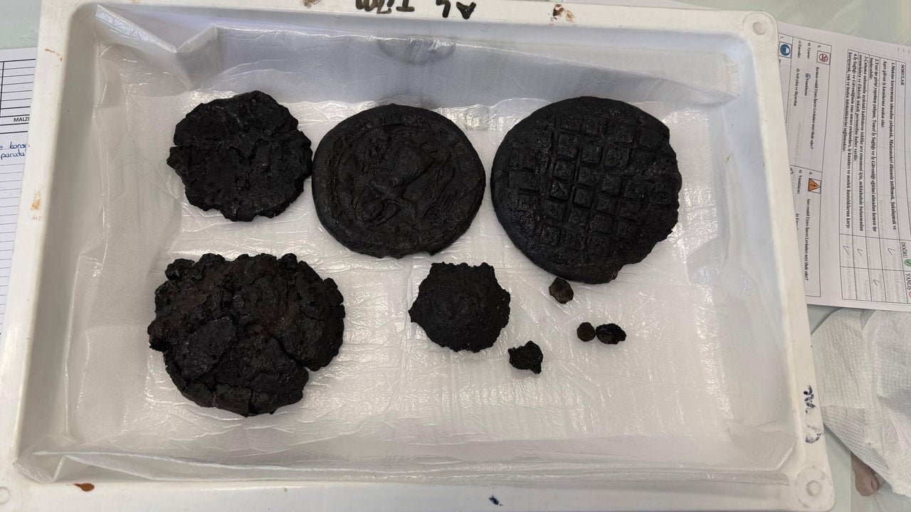 Üzerlerindeki figürler bilim insanlarını bile şaşırttı! Bu ekmekler 1300 yıllık