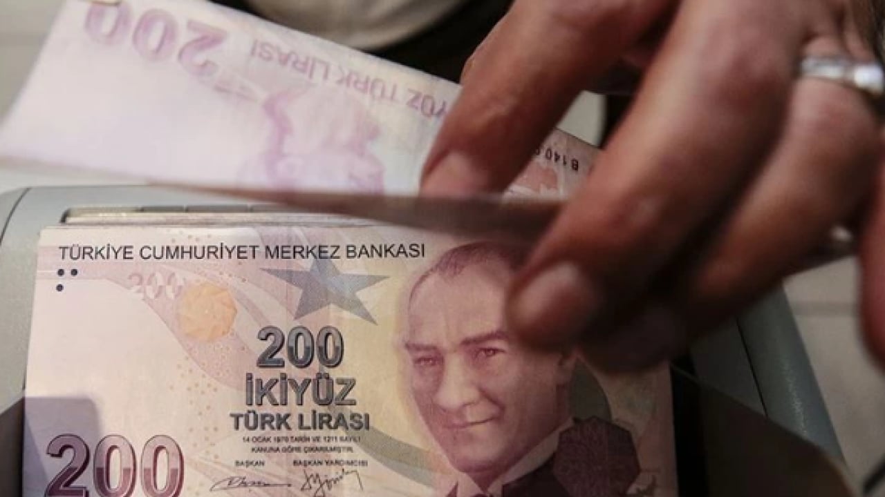 Foto - Uzman isim açıkladı! Çalışan emeklinin maaşı kesilir mi