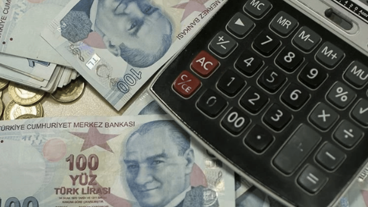 Foto - Uzman isim ‘güçlü duyumlar’ diyerek açıkladı! İşte merakla beklenen emekli bayram ikramiyesi