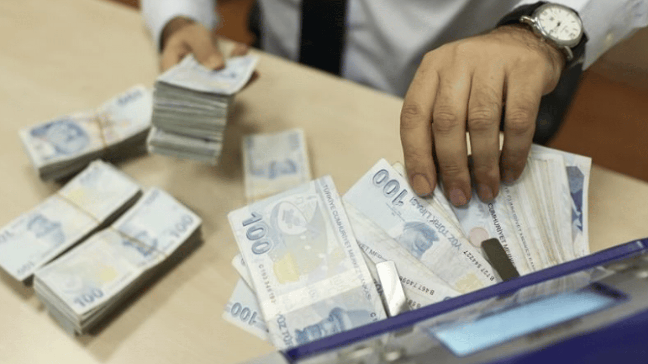 Foto - Uzman isim ‘güçlü duyumlar’ diyerek açıkladı! İşte merakla beklenen emekli bayram ikramiyesi