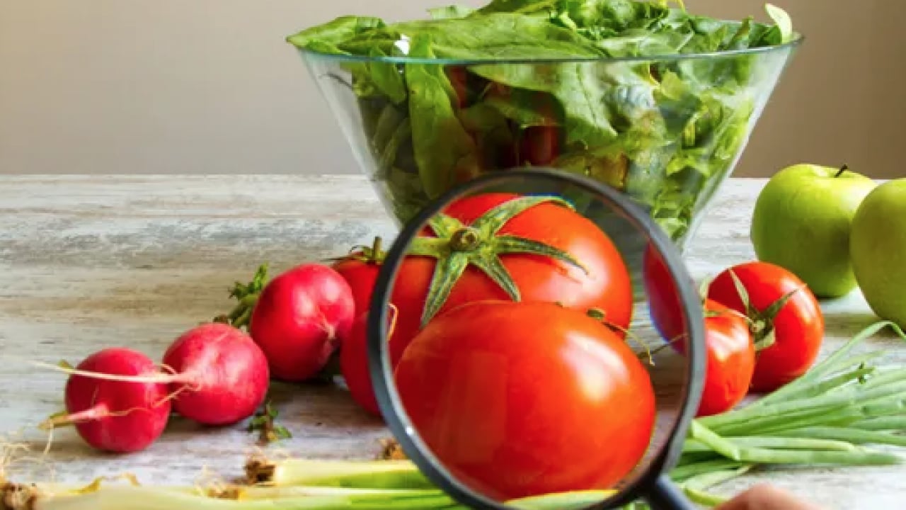 Foto - Uzmana kulak verin: Hastalıkların gizli kaynağı! Pestisitlerden kurtulmanın formülü: 1 litre suya 5 kaşık...