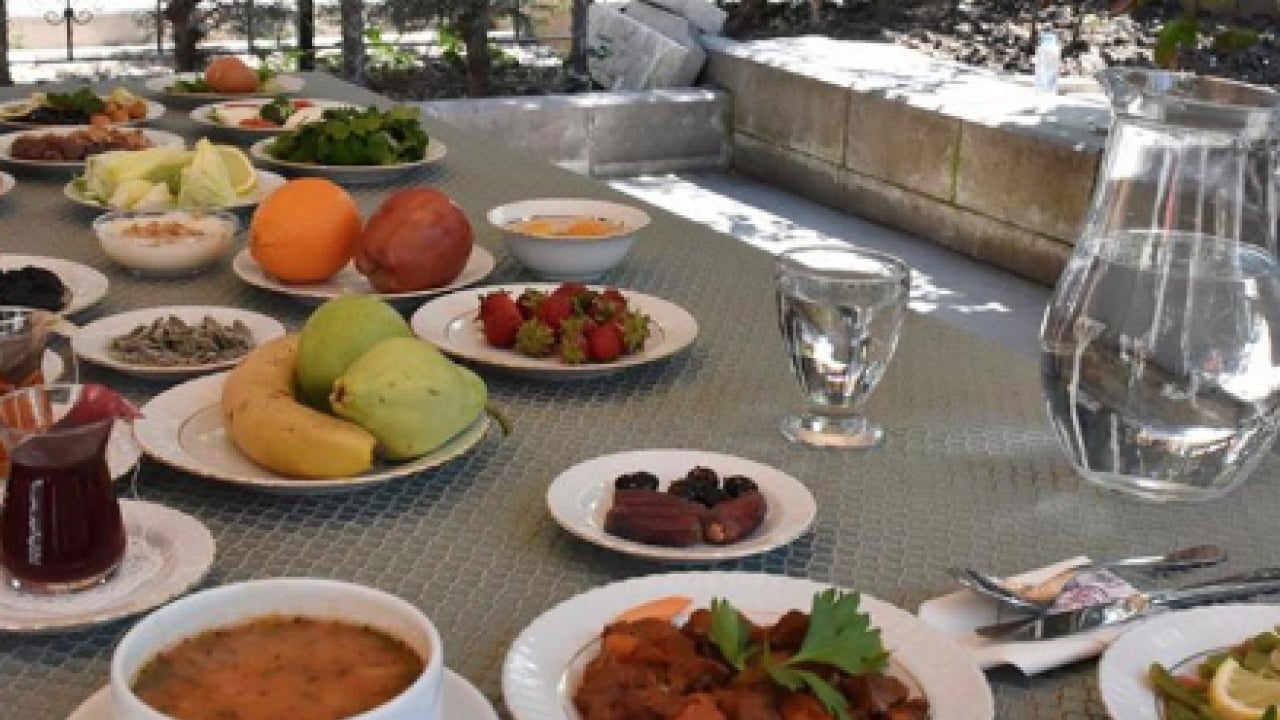 Foto - Uzmandan Ramazan uyarısı: İftarda yapılan bu hata vücudu şoka sokuyor