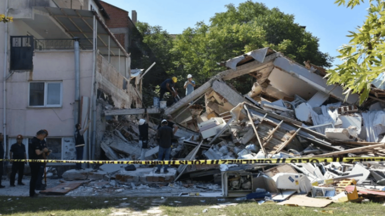 Foto - Uzmanından flaş açıklama! Sındırgı'da depremler devam edecek mi?