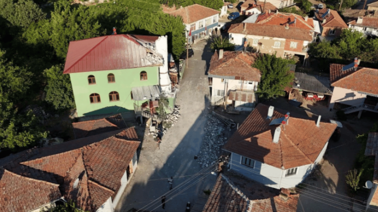 Foto - Uzmanından flaş açıklama! Sındırgı'da depremler devam edecek mi?