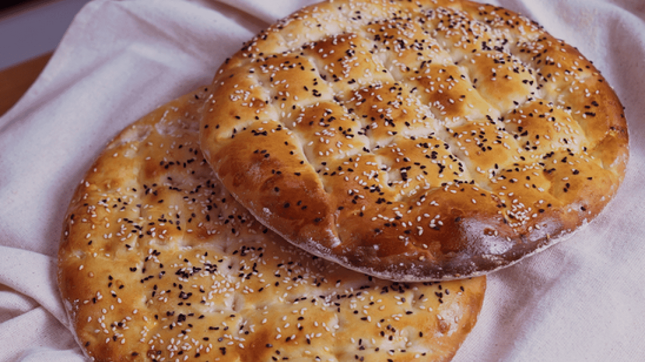 Foto - Uzmanından kilo uyarısı: Enerjiyi iftarda değil, sahurda alın! Pideyi avuç içi kadar tüketin...