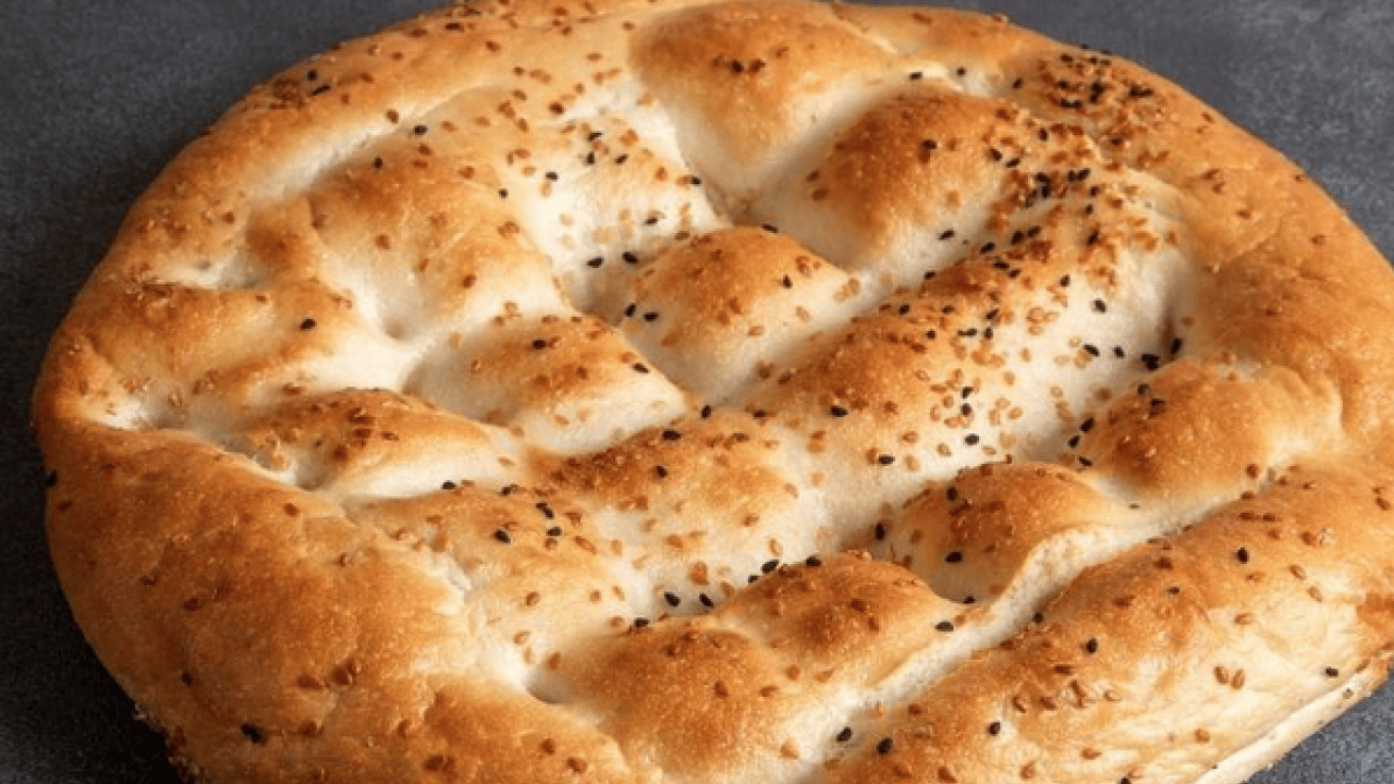 Foto - Uzmanından kilo uyarısı: Enerjiyi iftarda değil, sahurda alın! Pideyi avuç içi kadar tüketin...