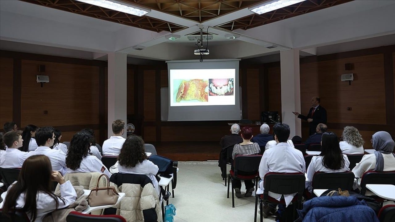 Foto - Uzmanından uyarı: Yaşlılarda kötü ağız sağlığı Alzheimer riskini 4 kat artırıyor