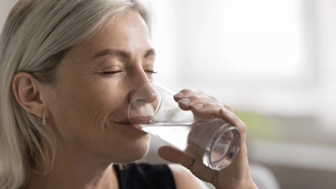 Foto - Uzmanlar ‘alışkanlık haline getirin’ dedi! Her sabah limonlu su içmenin faydaları