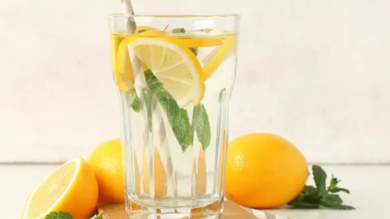 Uzmanlar ‘alışkanlık haline getirin’ dedi! Her sabah limonlu su içmenin faydaları