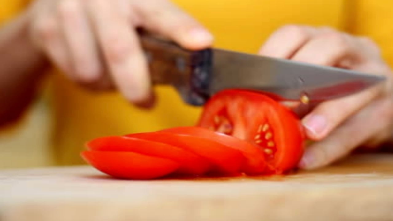 Foto - Uzmanlar bas bas bağırıyor! Domatesi sakın böyle tüketmeyin: Resmen zehir saçıyor