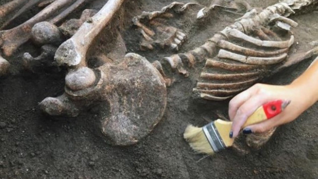 Foto - Uzmanlar önlem alınmasını istedi! Antik mezar çökmek üzere