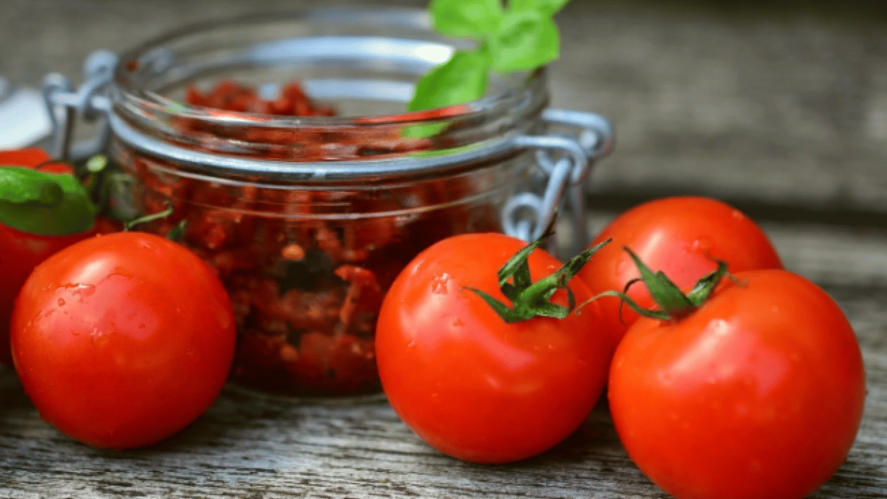 Foto - Uzmanlar sırrını açıkladı! Salçanın aylarca küflenmemesini sağlayan doğal yöntem