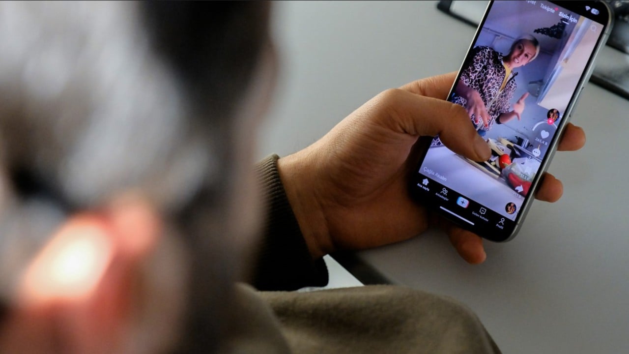 Foto - Uzmanlar uyardı! ‘Sosyal medya kullanım süresi yoğunluğu, gençlerde beyin çürümesine yol açıyor’