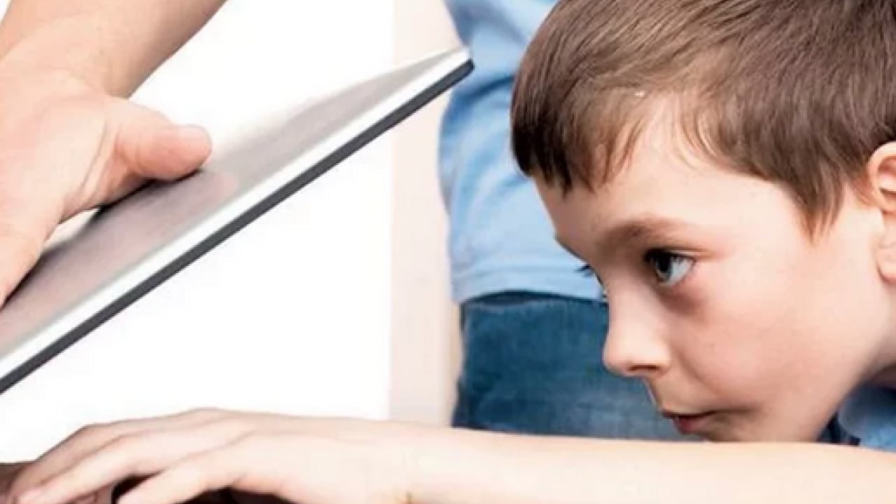 Foto - Uzmanlar uyarıyor ama... Ekran bağımlılığı alarm veriyor: 2050’de her 2 kişiden biri miyop olabilir