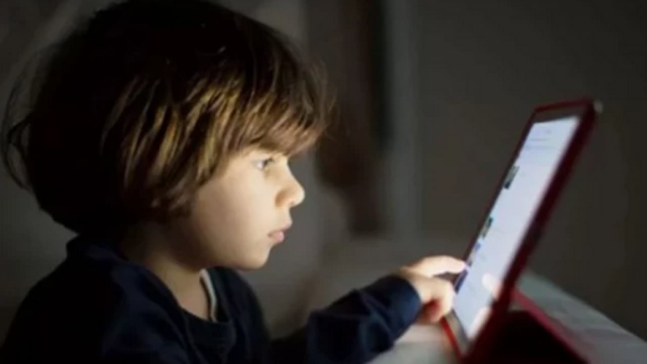 Foto - Uzmanlar uyarıyor ama... Ekran bağımlılığı alarm veriyor: 2050’de her 2 kişiden biri miyop olabilir