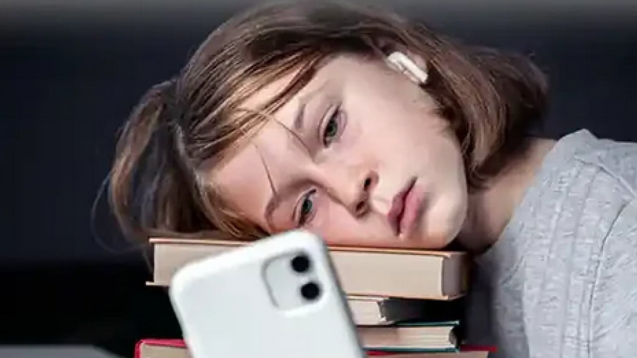 Foto - Uzmanlar uyarıyor ama... Ekran bağımlılığı alarm veriyor: 2050’de her 2 kişiden biri miyop olabilir