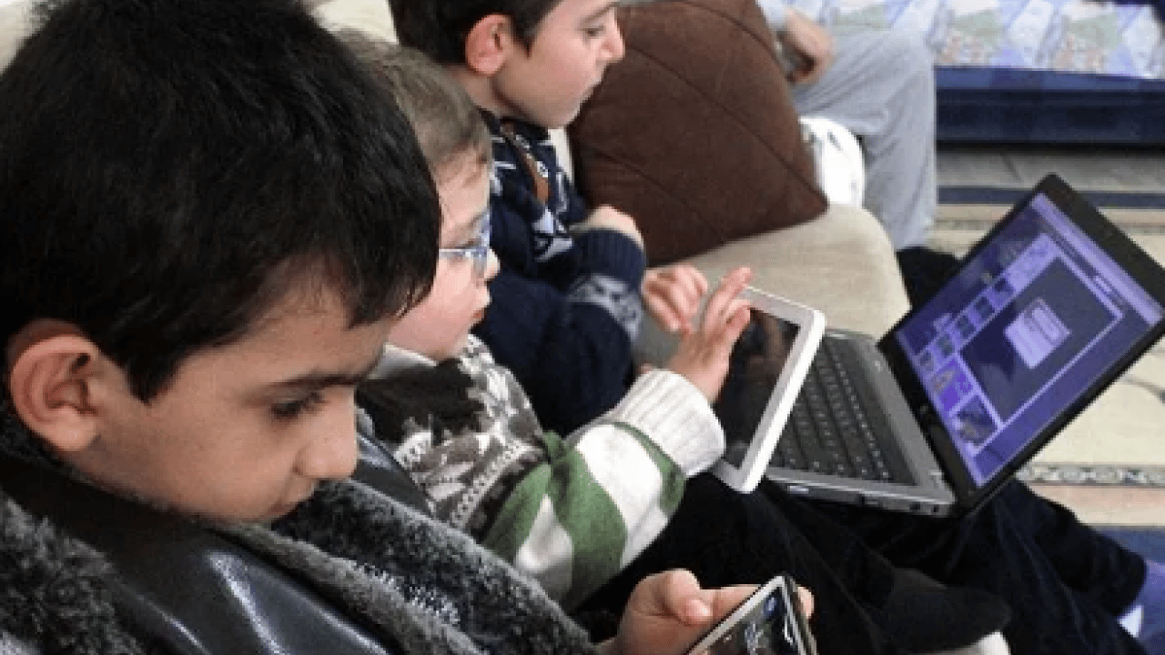 Foto - Uzmanlardan korkutan uyarı: Neslimiz dijital kuşatma altında! Çocuklarınızı bu sanal bataklıktan kurtarın