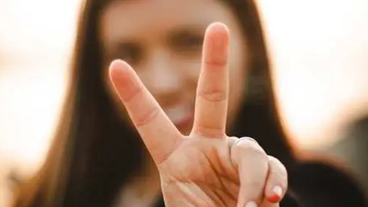 Foto - Uzmanlardan uyarı geldi: Fotoğraf çekilirken bu hareketi yapmayın!