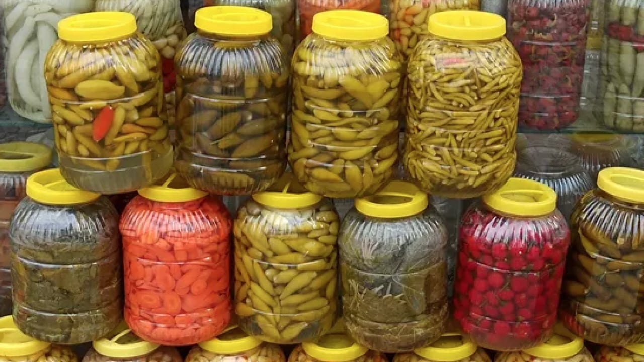 Foto - Uzun süre formunu koruması için... İşte turşu kurarken kütür kütür olması için o püf noktası...