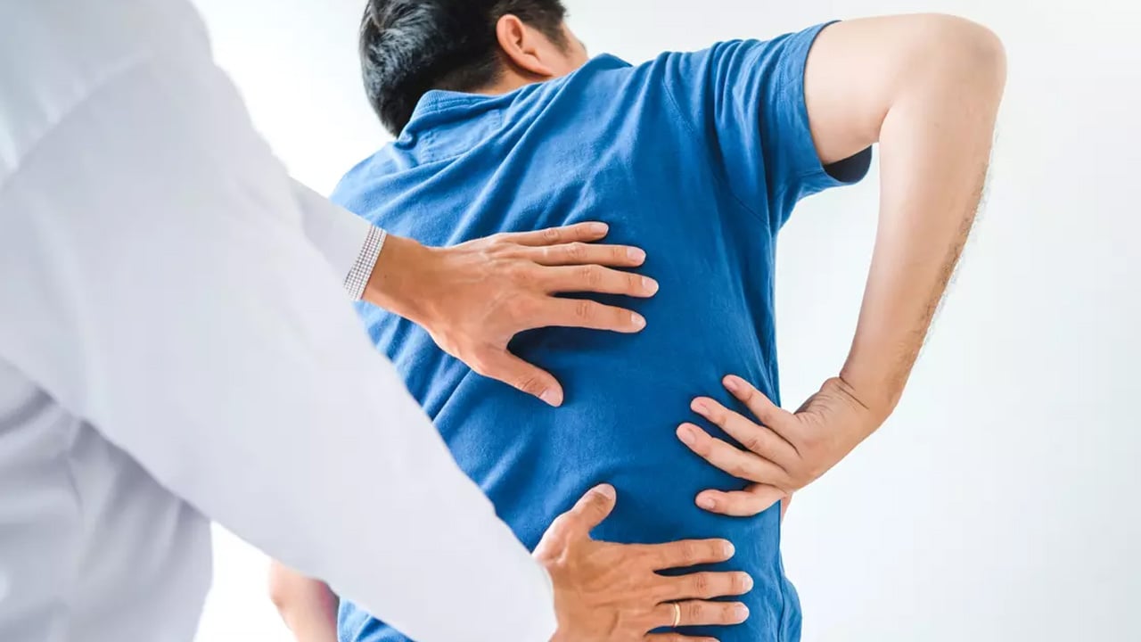 Uzun süreli oturmak, öyle bir şey yapıyor ki! Beyin ve sinir cerrahisi uzmanı tüm hataları açıkladı! 